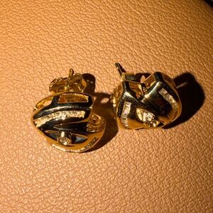 Elegant Gold and diamond earrings